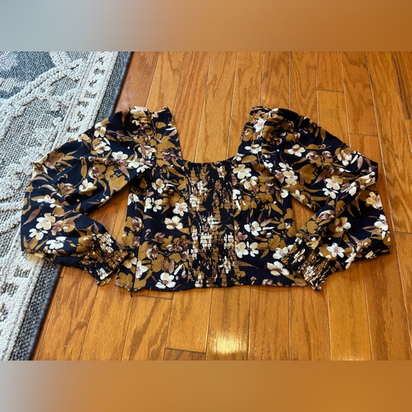Vigors Floral Puff Sleeve Crop Top Womens Size Medium NWT - Picture 2 of 4